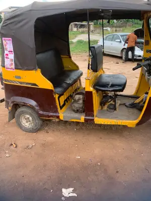 TVS King Cargo 2022 Yellow