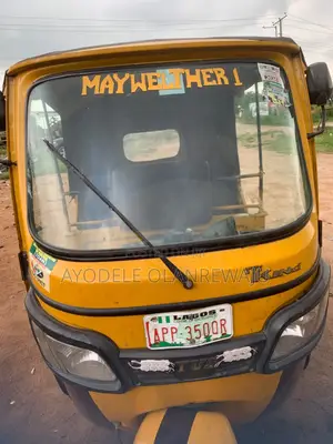 TVS King Cargo 2022 Yellow