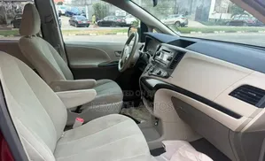 Toyota Sienna 2011 Burgundy