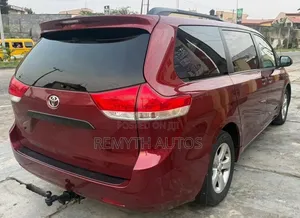Toyota Sienna 2011 Burgundy
