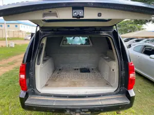 Chevrolet Suburban LT 1500 2012 Black