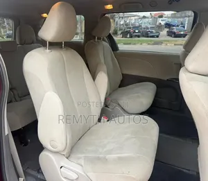 Toyota Sienna 2011 Burgundy