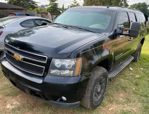 Chevrolet Suburban LT 1500 2012 Black