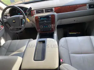 Chevrolet Suburban LT 1500 2012 Black