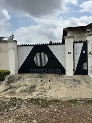 5bdrm Bungalow in Malami Estate/Unique for rent