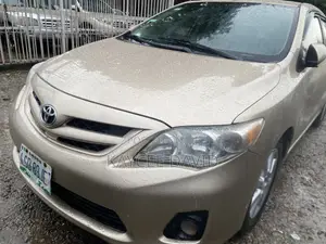 Toyota Corolla LE 4dr Sedan (1.8L 4cyl 4A) 2012 Gold