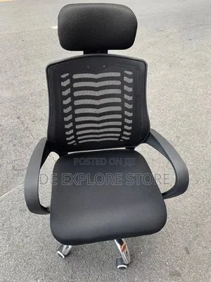 Office Chair With Headrest Perfect for Conference Setting