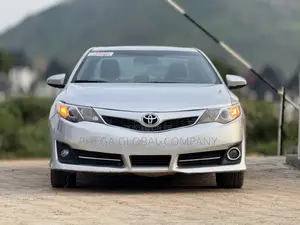 Toyota Camry SE V6 4dr Sedan (3.5L 6cyl 6A) 2013 Silver