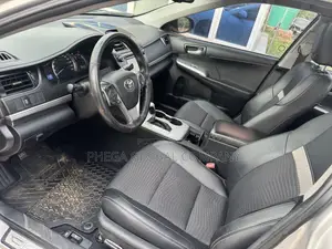 Toyota Camry SE V6 4dr Sedan (3.5L 6cyl 6A) 2013 Silver