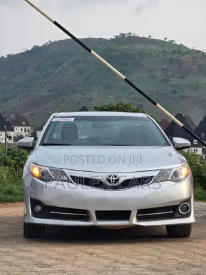 Toyota Camry SE V6 4dr Sedan (3.5L 6cyl 6A) 2013 Silver
