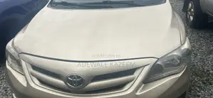 Toyota Corolla L 4dr Sedan (1.8L 4cyl 5M) 2013 Gold
