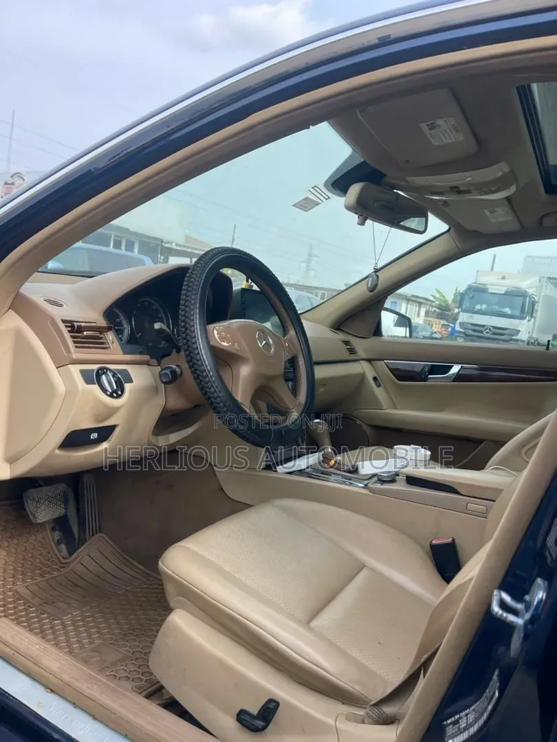 Mercedes-Benz C300 2008 Blue