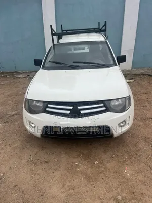 Mitsubishi L200 2012 White
