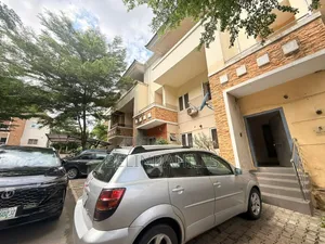 4bdrm Townhouse / Terrace in Apo Resettlement for rent