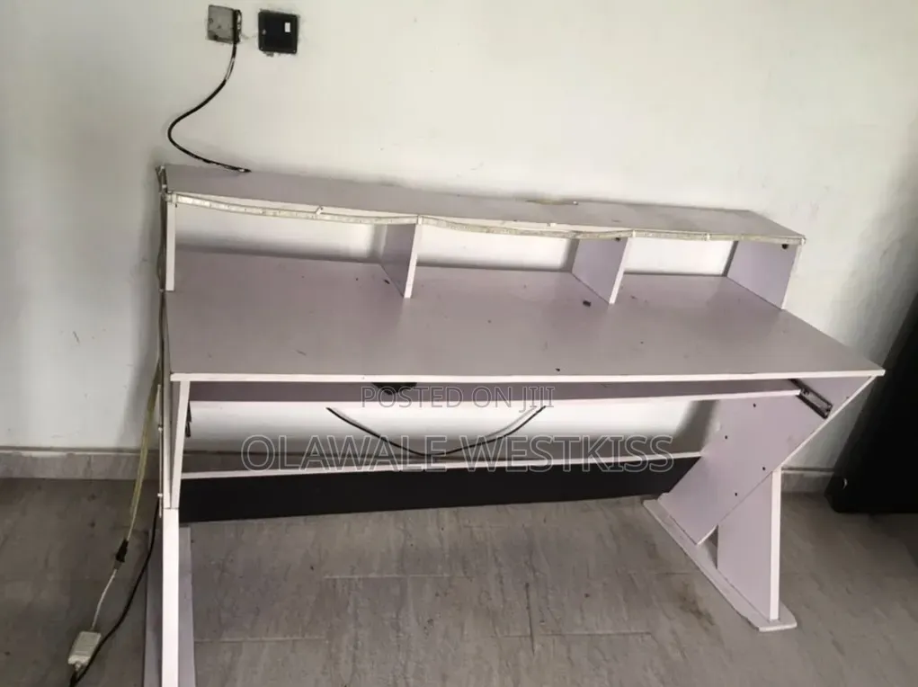 Studio Table
