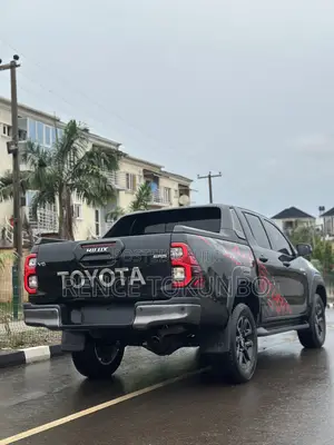 New Toyota Hilux 2025 Black