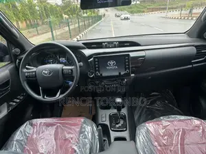 New Toyota Hilux 2025 Black