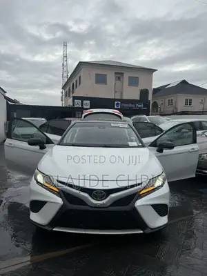 Toyota Camry XSE (2.5L 4cyl 8A) 2019 White