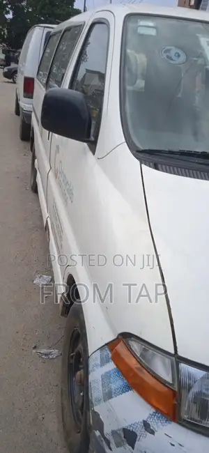Toyota HiAce 2001 White