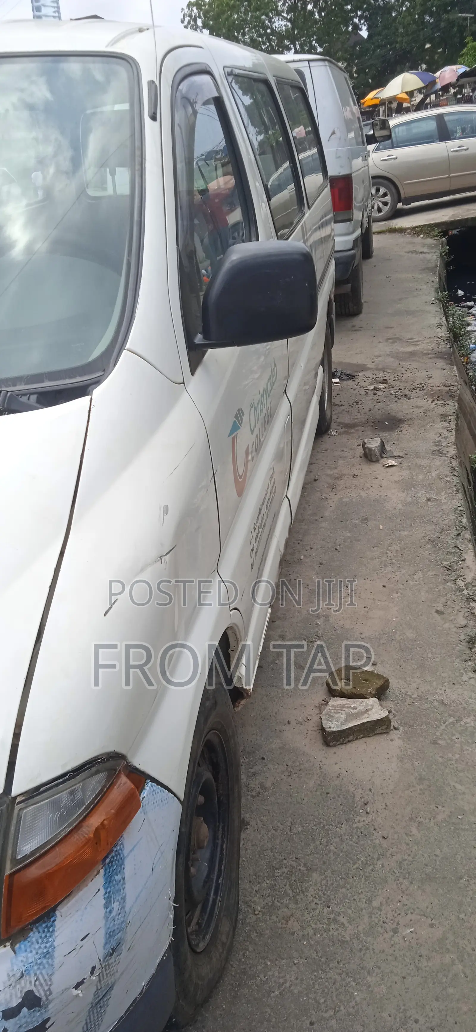 Toyota HiAce 2001 White