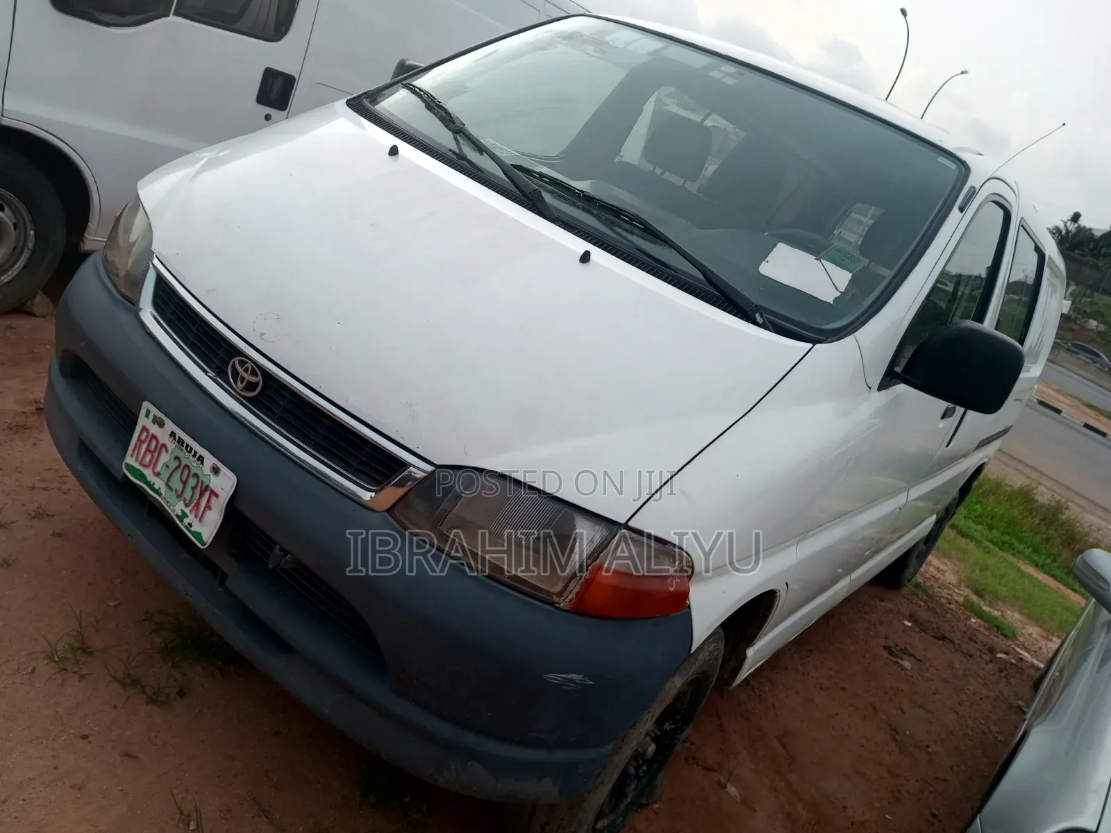 Toyota HiAce 2000 White
