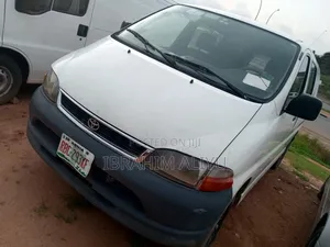 Toyota HiAce 2000 White