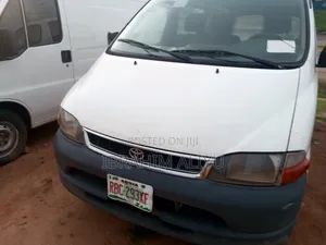 Toyota HiAce 2000 White