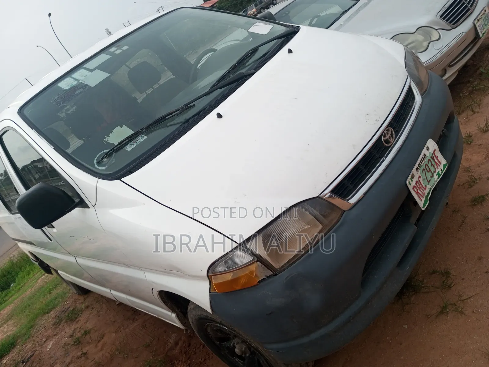 Toyota HiAce 2000 White