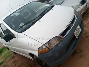 Toyota HiAce 2000 White