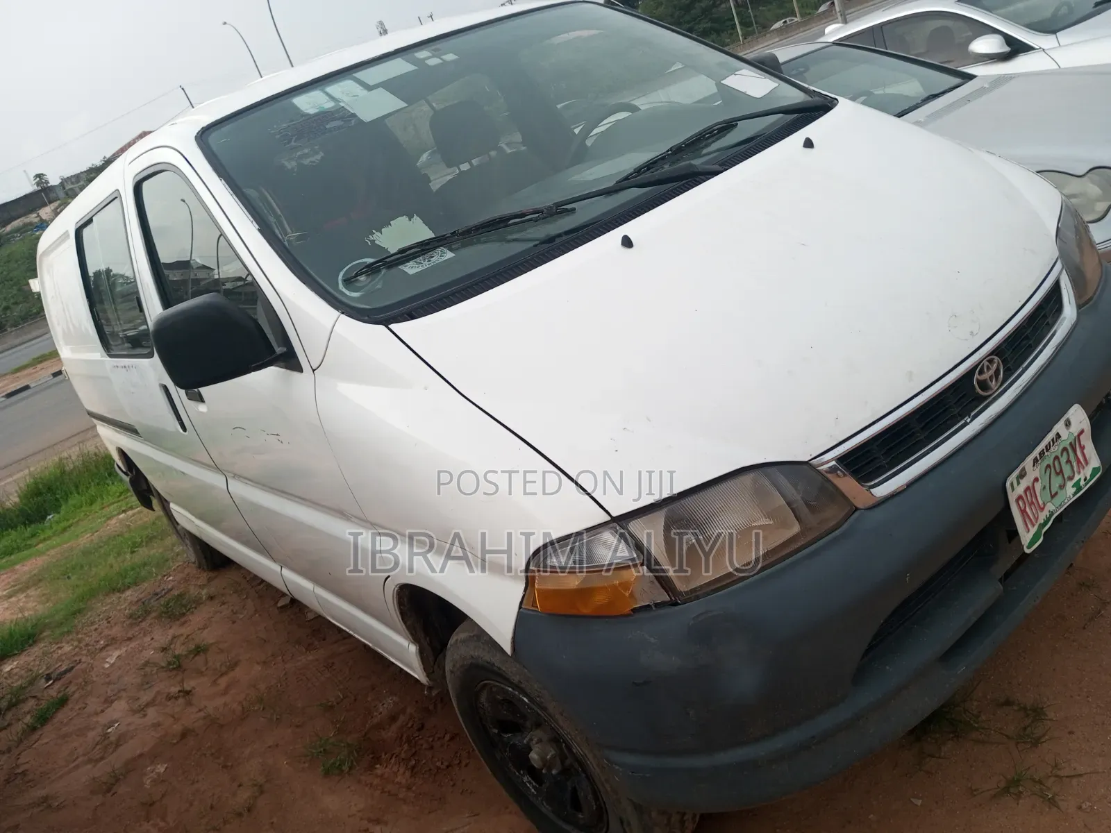 Toyota HiAce 2000 White