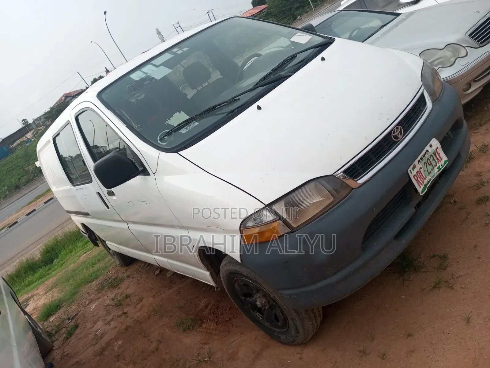 Toyota HiAce 2000 White