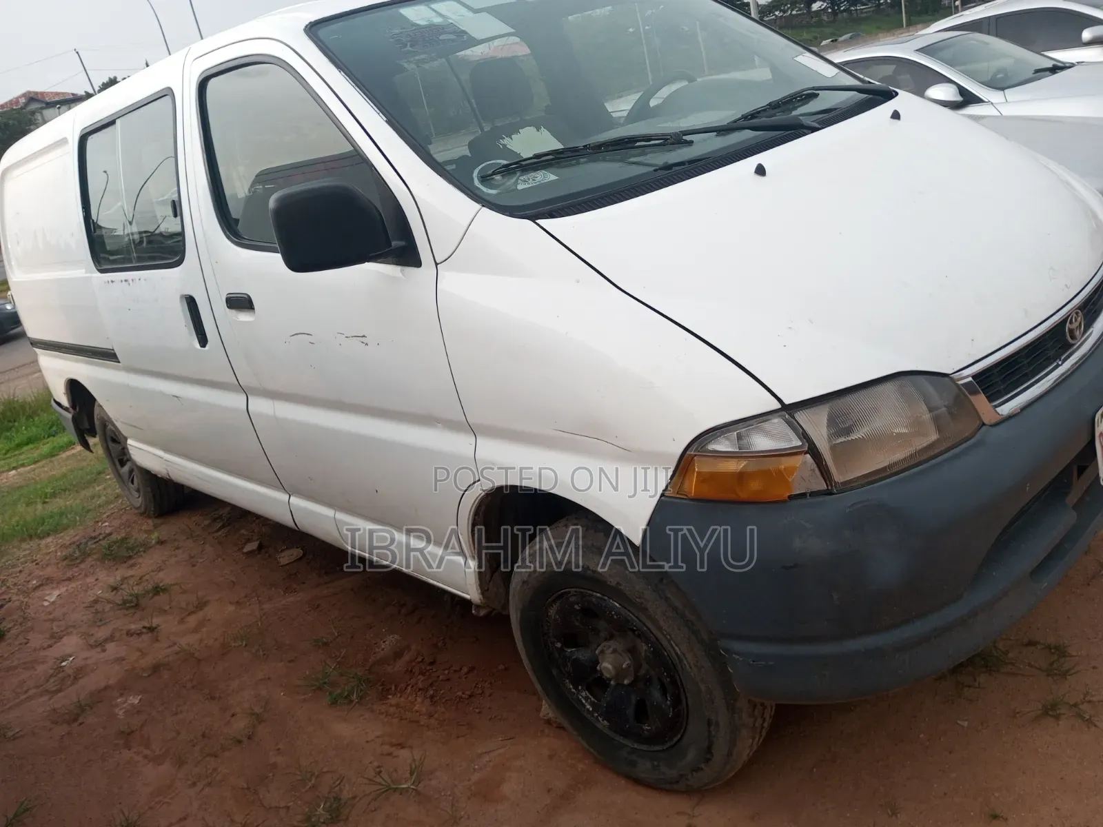 Toyota HiAce 2000 White