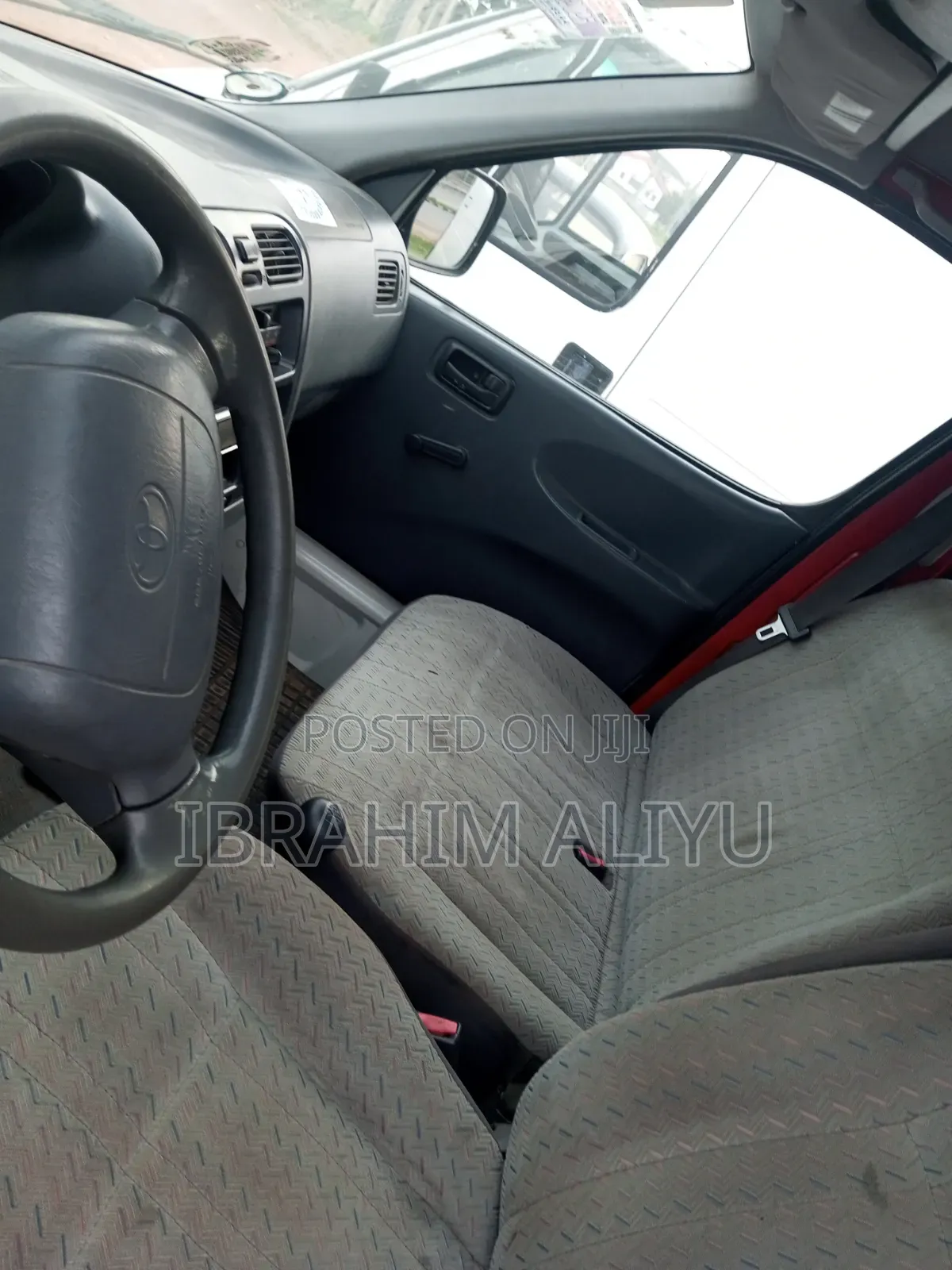 Toyota HiAce 2000 White
