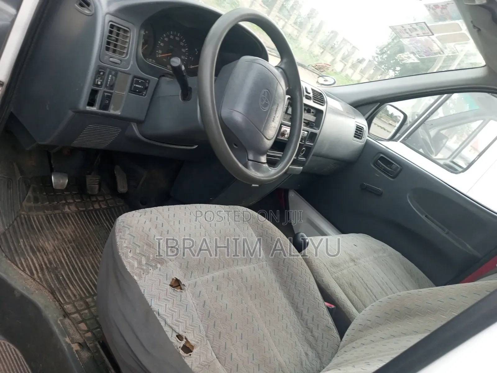 Toyota HiAce 2000 White