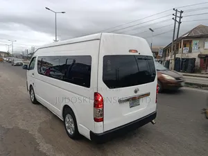 Toyota HiAce 2016 White