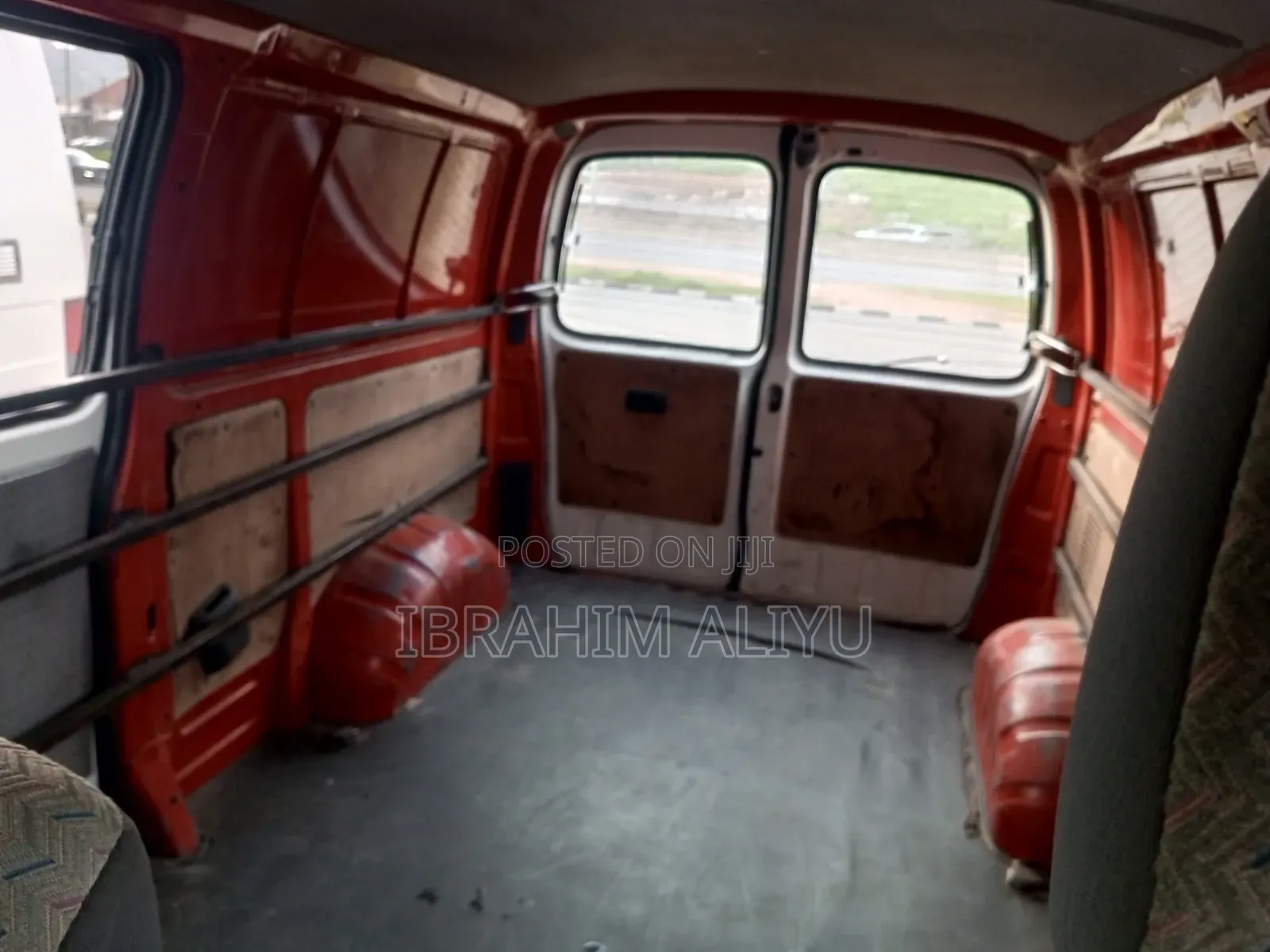 Toyota HiAce 2000 White
