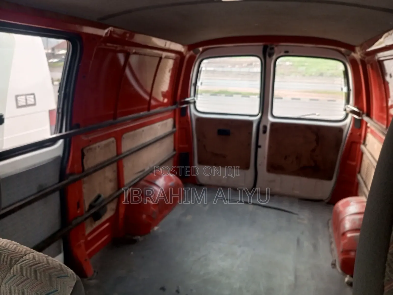 Toyota HiAce 2000 White