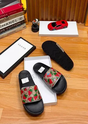 Designer-Inspired Luxury Slides – Brand New (Sizes 40–45)
