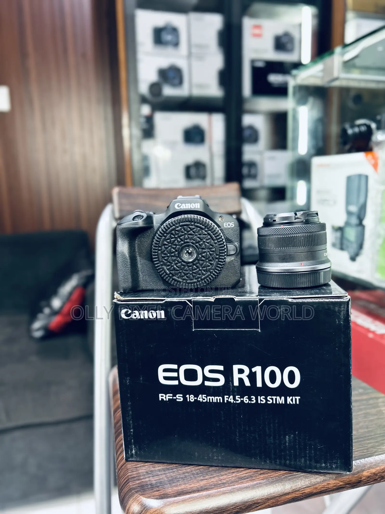 Canon Eos R100