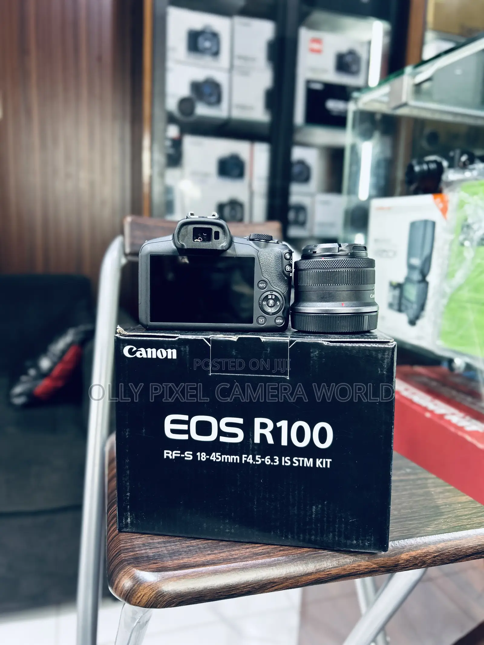 Canon Eos R100