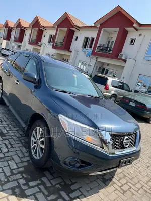 Nissan Pathfinder Platinum 4dr SUV (3.5L 6cyl CVT) 2014 Gray