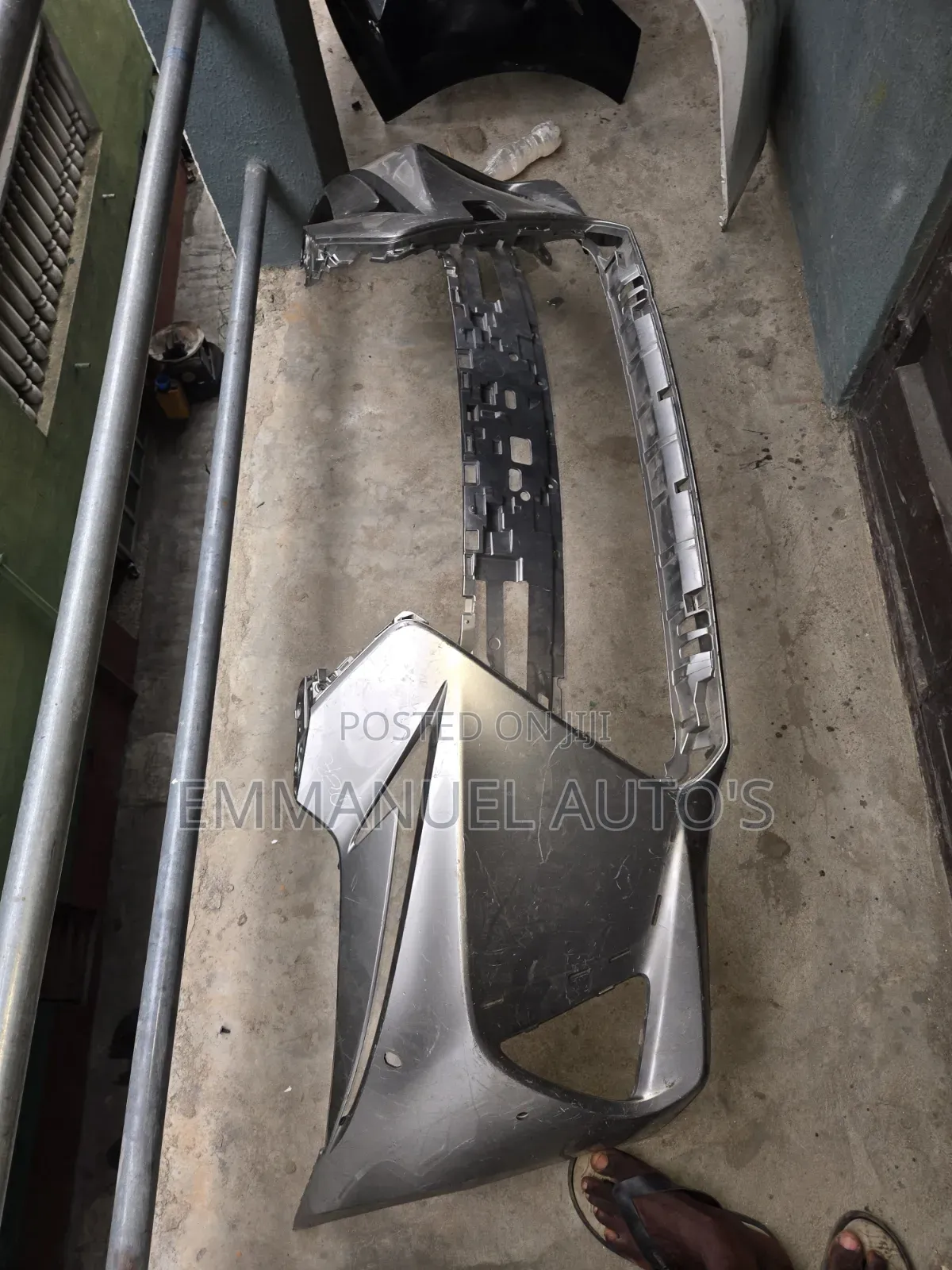 Is250 2017 Empty Front Bumper