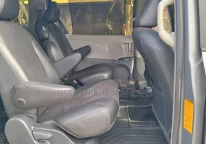 Toyota Sienna 2011 Gray