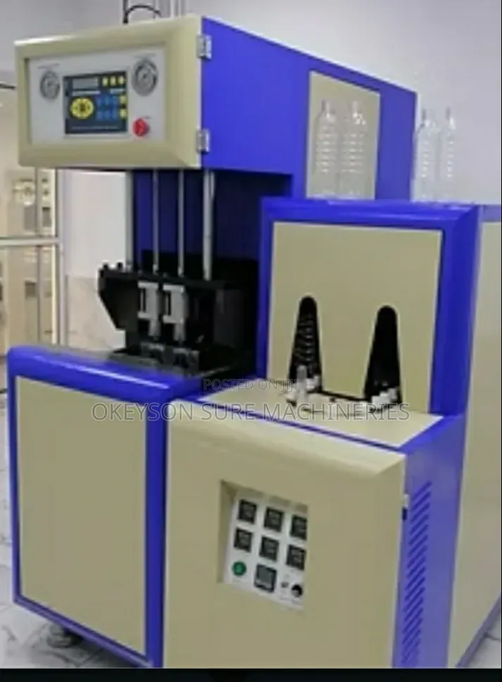 3 CAVITY Pet Blowing Machine