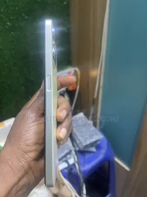 Realme V30 128 GB Gold