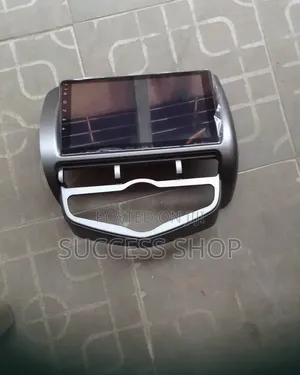 Honda Jazz/City Navigation System With Reverse Camera