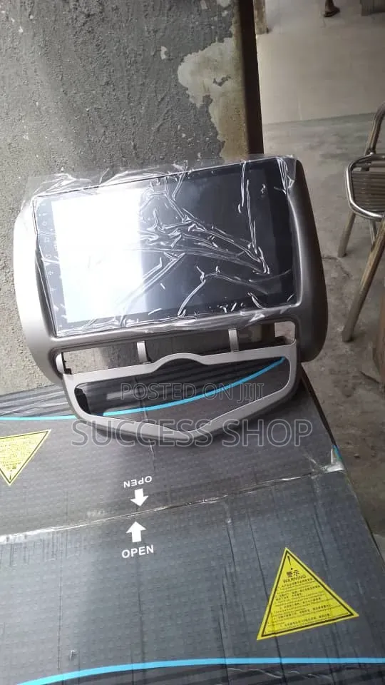 Honda Jazz/City Navigation System With Reverse Camera