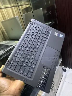 Laptop Dell Latitude 5300 2-in-1 8GB Intel Core Ultra 7 SSD 512GB