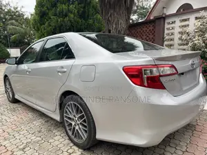Toyota Camry SE 4dr Sedan (2.5L 4cyl 6A) 2014 Silver