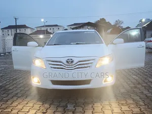 Toyota Camry XLE V6 4dr Sedan (3.5L 6cyl 6AM) 2010 White